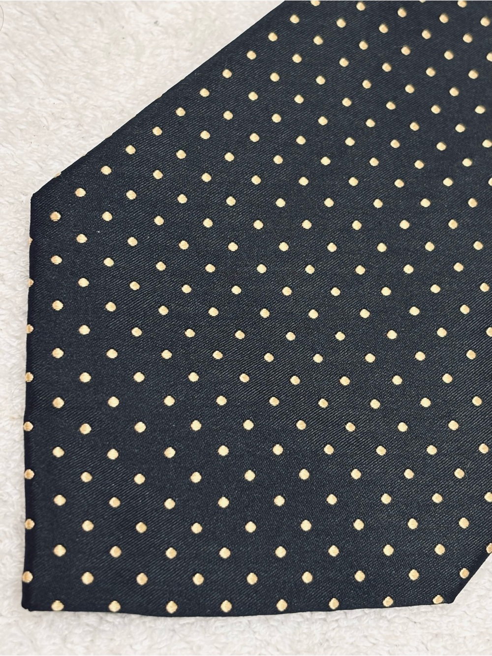 Brand New Stylish Tie By Geoffrey Beene - Tie Is 3 3/4 Inches Wide